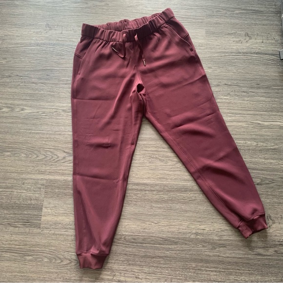 Lululemon On The Fly Joggers - Picture 1 of 2